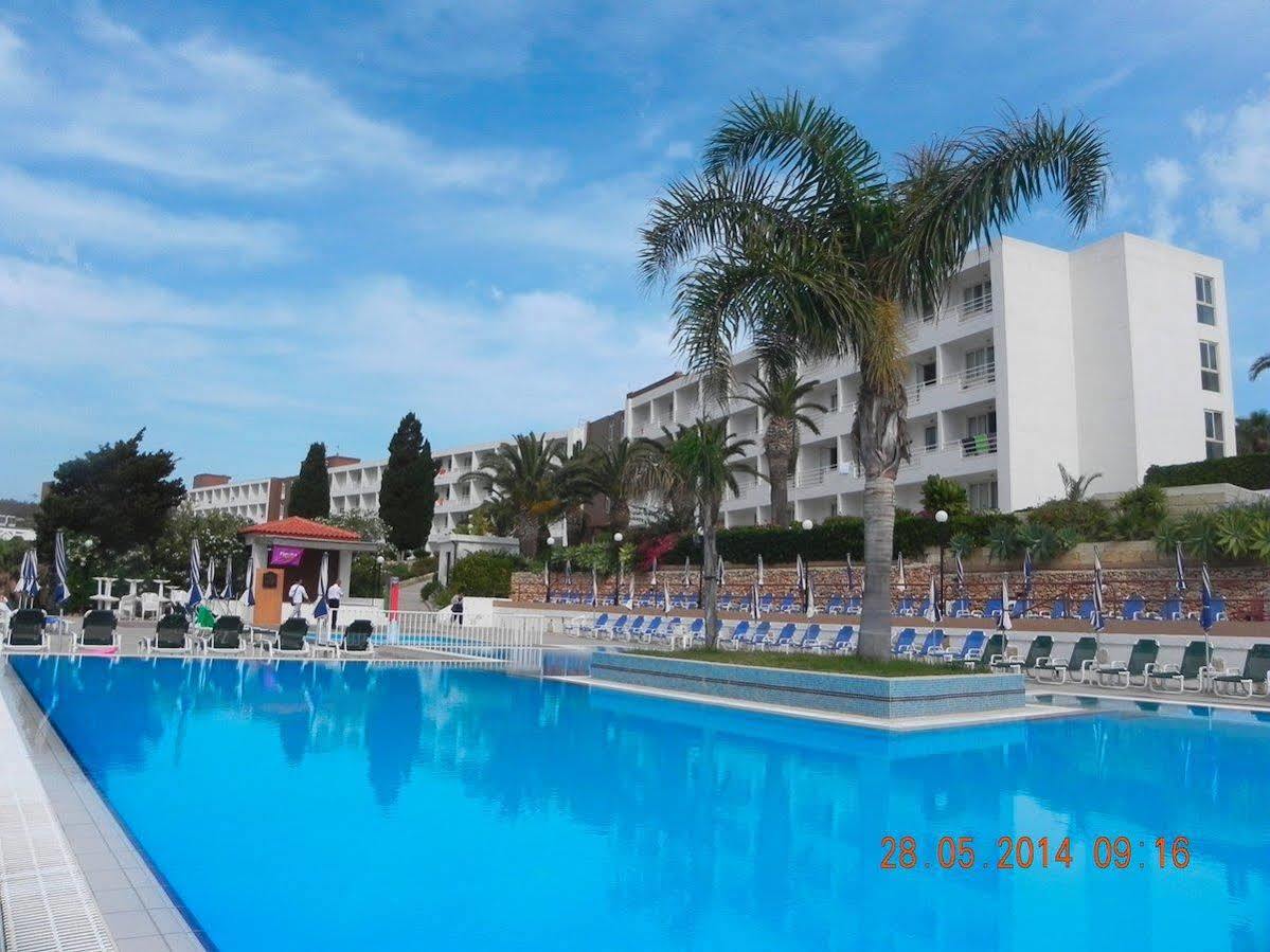 Mellieha Bay Hotel Exterior photo